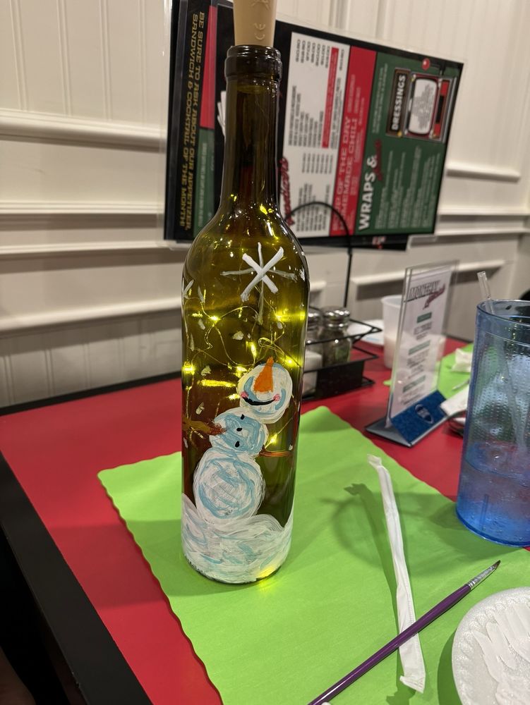 Heather's Wine Nook Logo