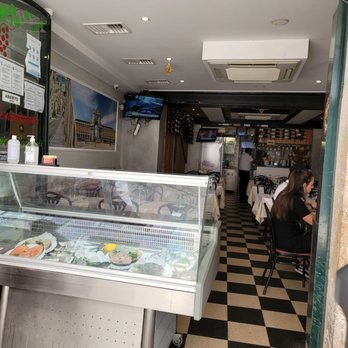 Sabor do Bairro - Looking into store from street - Restaurants Near Me - Lisbon, 11