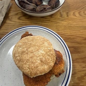 Proud Hound Coffee - Nashy Nati sandwich and smashed potatoes - Coffee Roasteries Near Me - Cincinnati, Ohio Proud Hound Coffee - Nashy Nati sandwich and smashed potatoes - Coffee Roasteries Near Me - Cincinnati, Ohio