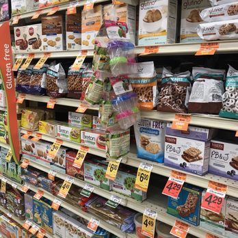 Safeway - a grocery store aisle filled with food items - Grocery Near Me - Phoenix, Arizona