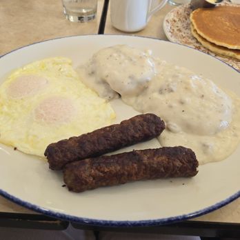 Park Place Cafe - Biscuits and gravy with sausage links - Breakfast & Brunch Near Me - Milwaukee, Wisconsin