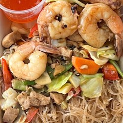 The Lumpia Lady - Greedy Daddy (Chicken & Shrimp Pancit and Lumpia - July 2022