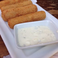 Croquete de milho com recheio de gorgonzola.