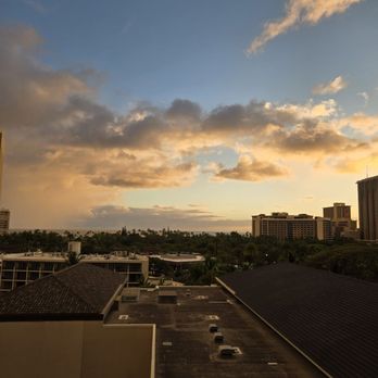 Quiora - Not at the bar...but a view from the Ritz. - Italian Near Me - Honolulu, Hawaii