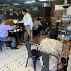 Pollo Ala Brasa - Inside seating