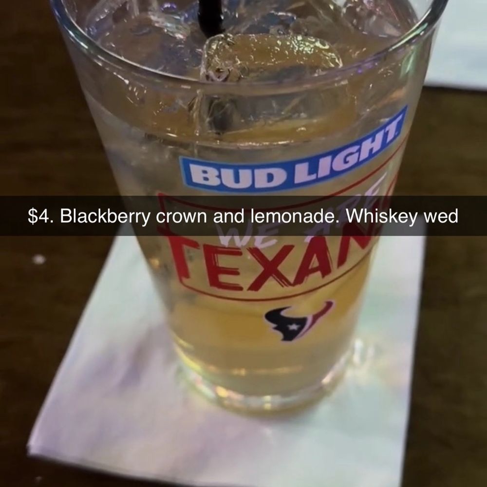 Blackberry crown and lemonade Blackberry crown and lemonade