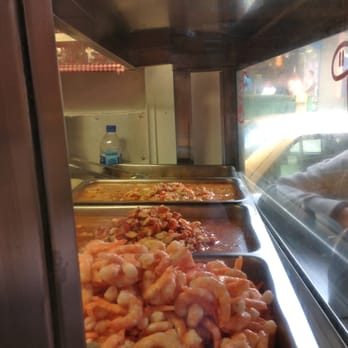 El Caguamo - Inside the seafood counter. - Street Vendors Near Me - México, D.F., DIF
