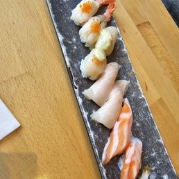 thats not real sweet shrimp, no head. but the belly pieces are good, very small and rice is hard and cold af thats not real sweet shrimp, no head. but the belly pieces are good, very small and rice is hard and cold af