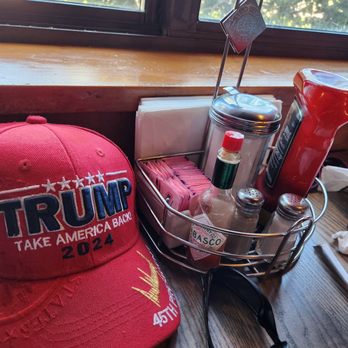 Greentown Grille - The extra napkins already on the table - American Near Me - Greentown, Pennsylvania