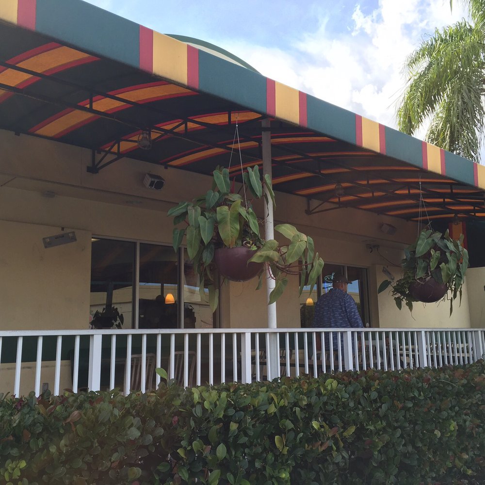 Char-Hut - Patio outside seating. Great for a beautiful day, but loud from I-595. - Burgers Near Me - Davie, Florida Char-Hut - Patio outside seating. Great for a beautiful day, but loud from I-595. - Burgers Near Me - Davie, Florida