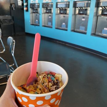 Snickerdoodlz Frozen Yogurt - Frozen yogurt - Ice Cream & Frozen Yogurt Near Me - Petoskey, Michigan Snickerdoodlz Frozen Yogurt - Frozen yogurt - Ice Cream & Frozen Yogurt Near Me - Petoskey, Michigan