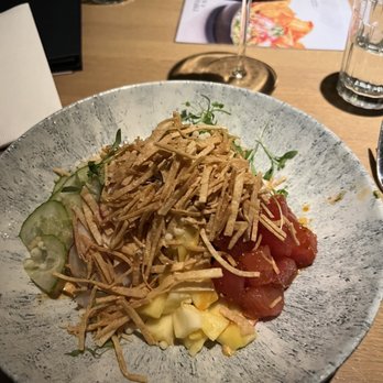 Earls Kitchen + Bar - Ahi Tuna Poke Bowl - New American Near Me - Boston, Massachusetts Earls Kitchen + Bar - Ahi Tuna Poke Bowl - New American Near Me - Boston, Massachusetts