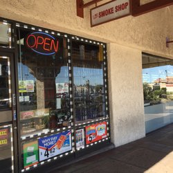 R J Smoke Shop