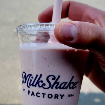 MilkShake Factory Moon - Dairy Free Strawberry Shake.... This was absolutely amazing! - Desserts Near Me - Moon, Pennsylvania