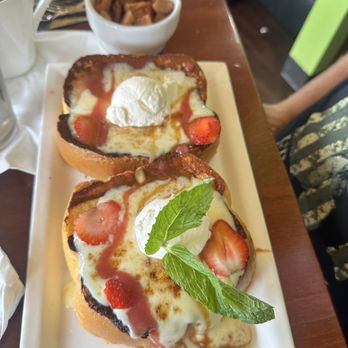 Brunch Junction - Thick-Cut Brioche French Toast crème brûlée - Breakfast & Brunch Near Me - Pearland, Texas