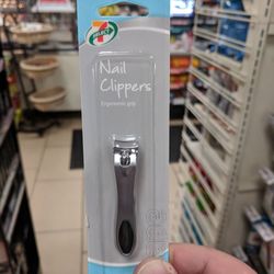 7-Eleven - Gotta trim the talons before trivia.