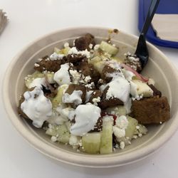 Pa’l Pita - Cordero con ensalada griega