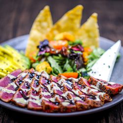 Claim Jumper Steakhouse & Bar - Buena Park, CA - Ahi Tuna Salad