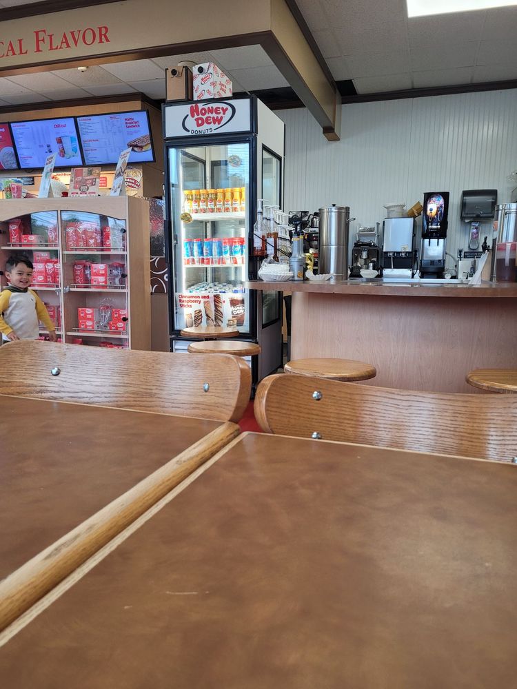 HONEY DEW DONUTS Updated October 2024 10 Photos & 14 Reviews 690 Oaklawn Ave, Cranston