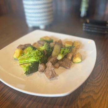 Haya Sushi - beef and broccoli on a plate - Japanese Near Me - Springfield, Massachusetts