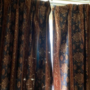 Rodeway Inn Imperial - El Centro - Curtain would not close all the way - Hotels Near Me - Imperial, California