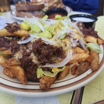 Le Hut Dinette - Chili Fries - Wine Bars Near Me - Santa Ana, California