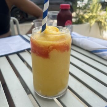 Bluestone Lane Rice Village Café - Tropical Fresh Smoothie - Coffee & Tea Near Me - Houston, Texas
