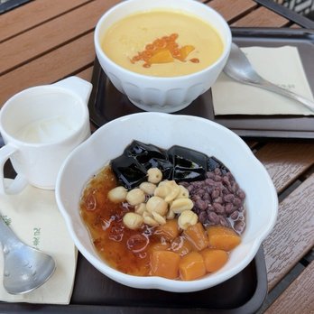 Makkee Dessert - Mango Pomelo Sago and Makkee Deluxe | IG: xstina.eats - Desserts Near Me - Mountain View, California Makkee Dessert - Mango Pomelo Sago and Makkee Deluxe | IG: xstina.eats - Desserts Near Me - Mountain View, California