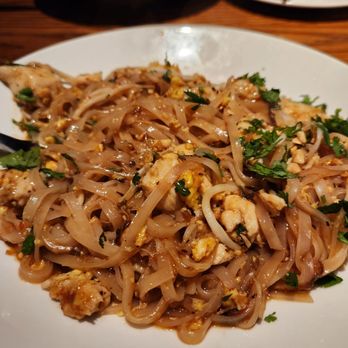 Kona Grill - Omaha - Pad Thai with Chicken - New American Near Me - Omaha, Nebraska Kona Grill - Omaha - Pad Thai with Chicken - New American Near Me - Omaha, Nebraska