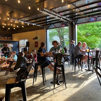 Rolling Oven - Open air and music. - Pizza Near Me - Versailles, Kentucky