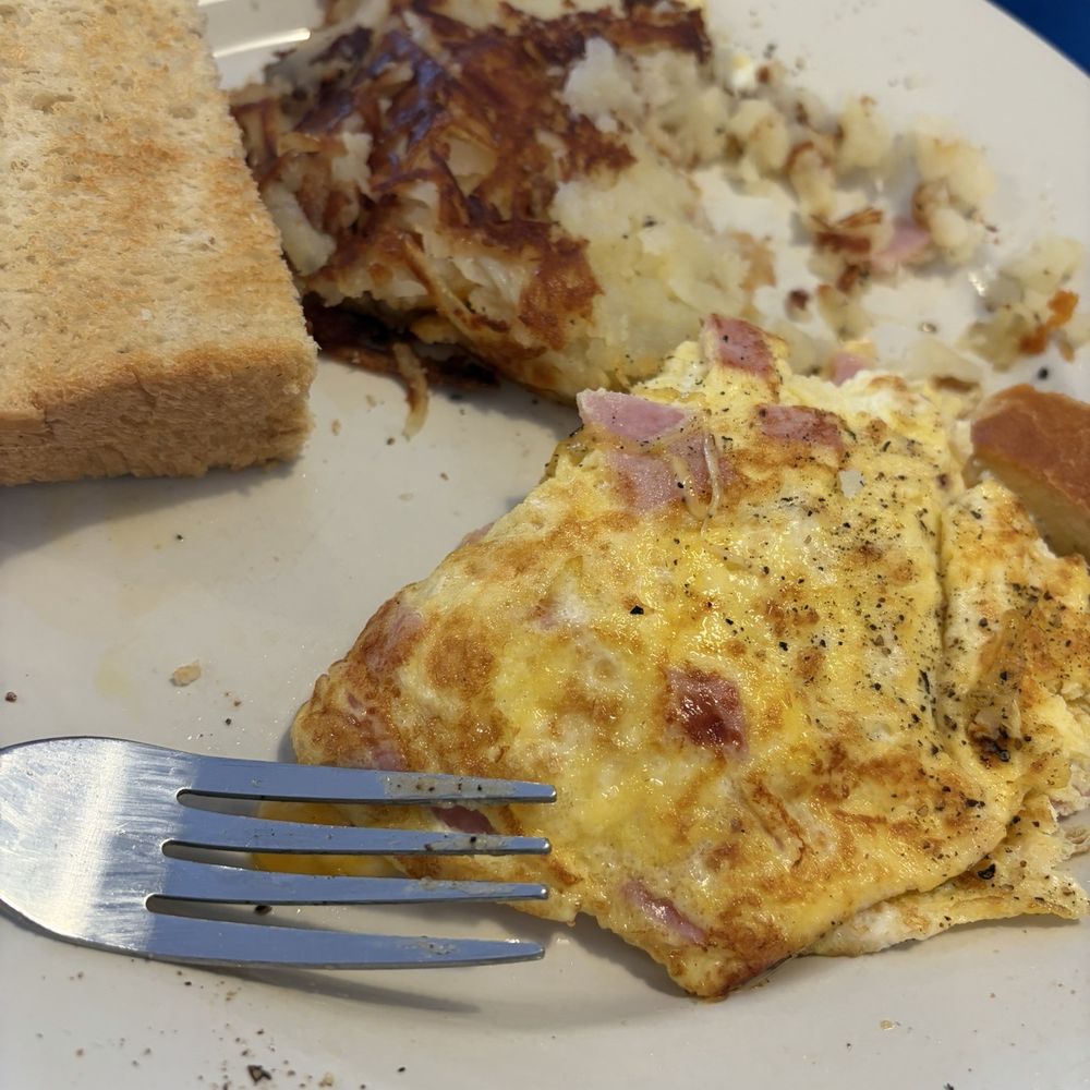 Eddie's Grill - Omelette and the sausage breakfast sandwich with chipotle sauce - Burgers Near Me - Buellton, California