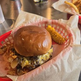 Single Smash with grilled onions and mushrooms Single Smash with grilled onions and mushrooms