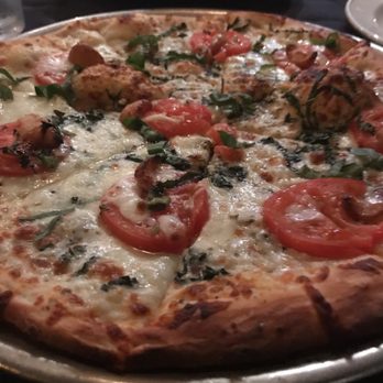 Yard House - Veggie pizza - New American Near Me - Costa Mesa, California