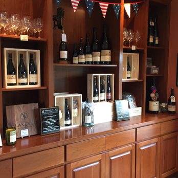 Blakeslee Vineyard Estate - Tasting room - Wine Tasting Room Near Me - Sherwood, Oregon