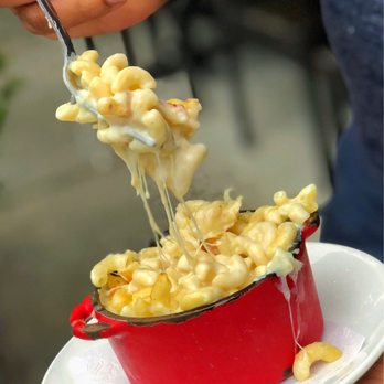 Putnam's Pub & Cooker - Mac & cheese with truffle oil - Pubs Near Me - Brooklyn, New York Putnam's Pub & Cooker - Mac & cheese with truffle oil - Pubs Near Me - Brooklyn, New York
