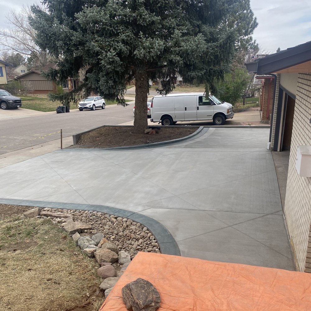 Driveway with diamond relief cuts and a Smokey blue border Driveway with diamond relief cuts and a Smokey blue border