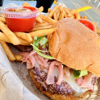 Mare Island Brewing - Ferry Taproom - MIBC Burger - Breweries Near Me - Vallejo, California