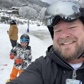 Beech Mountain Ski Resort - Lines and lines but still smiles - Ski Resorts Near Me - Beech Mountain, North Carolina Beech Mountain Ski Resort - Lines and lines but still smiles - Ski Resorts Near Me - Beech Mountain, North Carolina