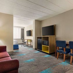 Days Hotel by Wyndham Allentown Airport / Lehigh Valley - Guest room