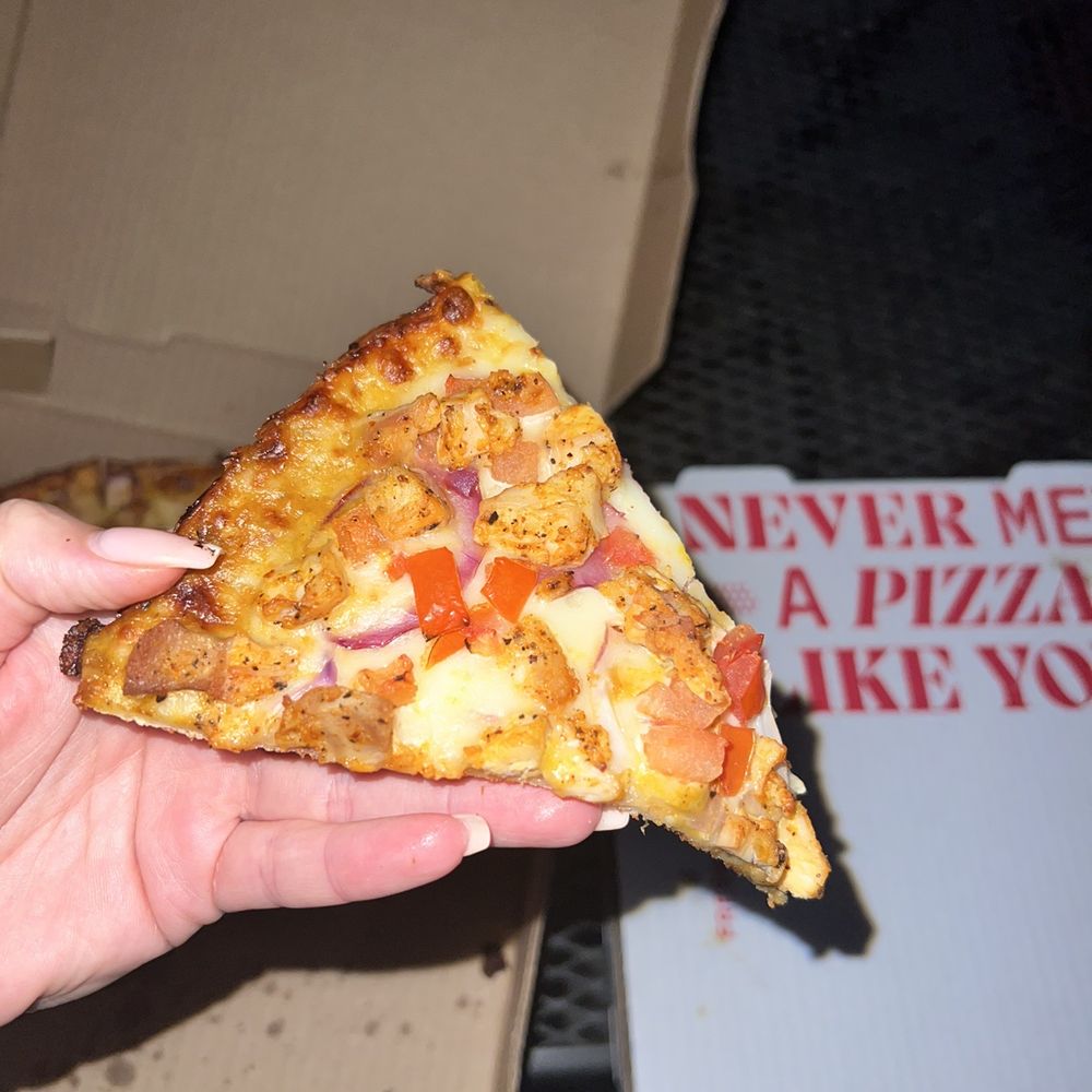 Curry Pizza House Manteca - Thin crust pizza - Pizza Near Me - Manteca, California