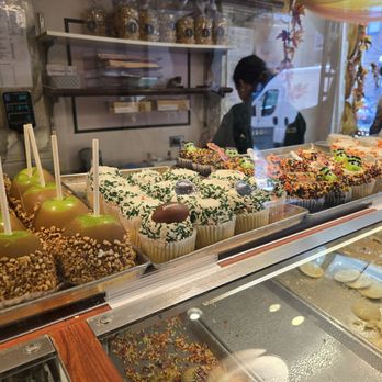 Isgro Pastries - Bakeries Near Me - Philadelphia, Pennsylvania Isgro Pastries - Bakeries Near Me - Philadelphia, Pennsylvania