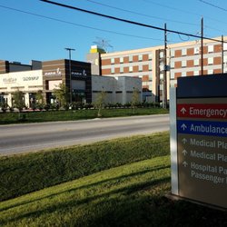 Memorial Hermann Medical Group - Nicer restaurants across the busy street (photo taken in Oct 2019)