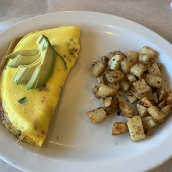 Epic Egg - Cheyenne - Tahoe Omelet with a side of potatoes - Breakfast & Brunch Near Me - Cheyenne, Wyoming