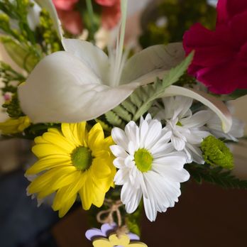 The Flower Box - Beautiful flowers delivered even better than advertised AND when my mom transferred medical facilities, they CALLED me to get new address! - Florists Near Me - Georgetown, Texas The Flower Box - Beautiful flowers delivered even better than advertised AND when my mom transferred medical facilities, they CALLED me to get new address! - Florists Near Me - Georgetown, Texas