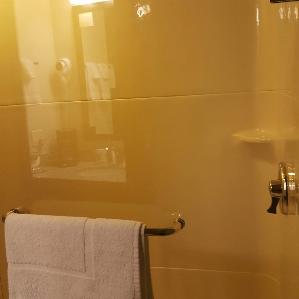 Sleep Inn Near Washington State Line - Shower! No tub but the showerhead is high up and great pressure! - Hotels Near Me - Post Falls, Idaho Sleep Inn Near Washington State Line - Shower! No tub but the showerhead is high up and great pressure! - Hotels Near Me - Post Falls, Idaho