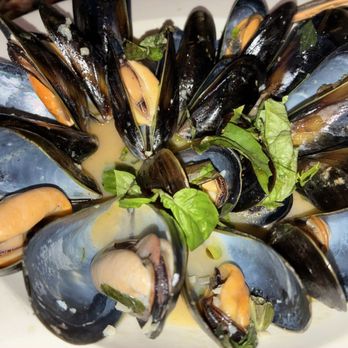 Celeste - Mussels are flown in from Italy! - Italian Near Me - New York, New York