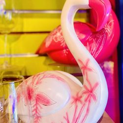 Flo Flounder's Beach, Booze & Boutique - Pink Flamingos everywhere I go "La vie en rose" OuiOui.