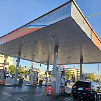 Chuck's Corner Market 76 - Gas Stations Near Me - Burbank, California Chuck's Corner Market 76 - Gas Stations Near Me - Burbank, California