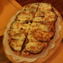Blanca Paloma - Bruschetta de berengena y queso de oveja