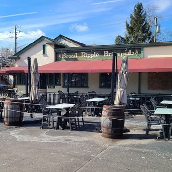 Broad Ripple Brewpub - View of Broad Ripple Brewpub from parking lot - Vegetarian Near Me - Indianapolis, Indiana